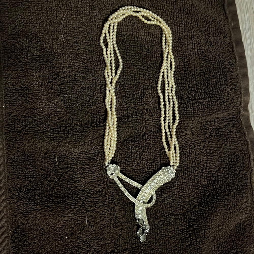 Exquisite delicate vintage pearl clasp rhinestone necklace